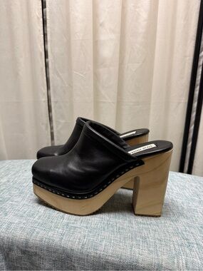 Steve Madden Black Leather Platform Clogs with Wood-Effect Sole